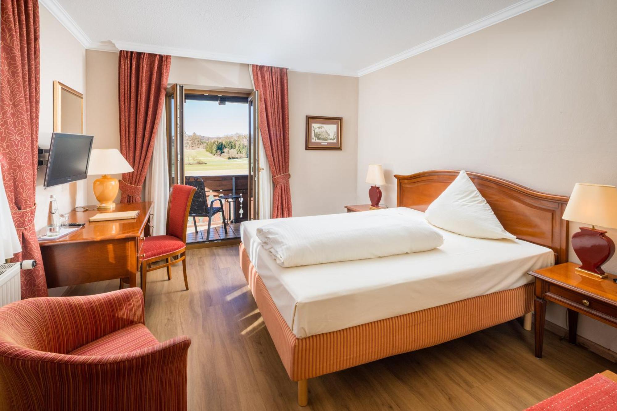 Hotel-Gasthof Huber Эберсберг Экстерьер фото