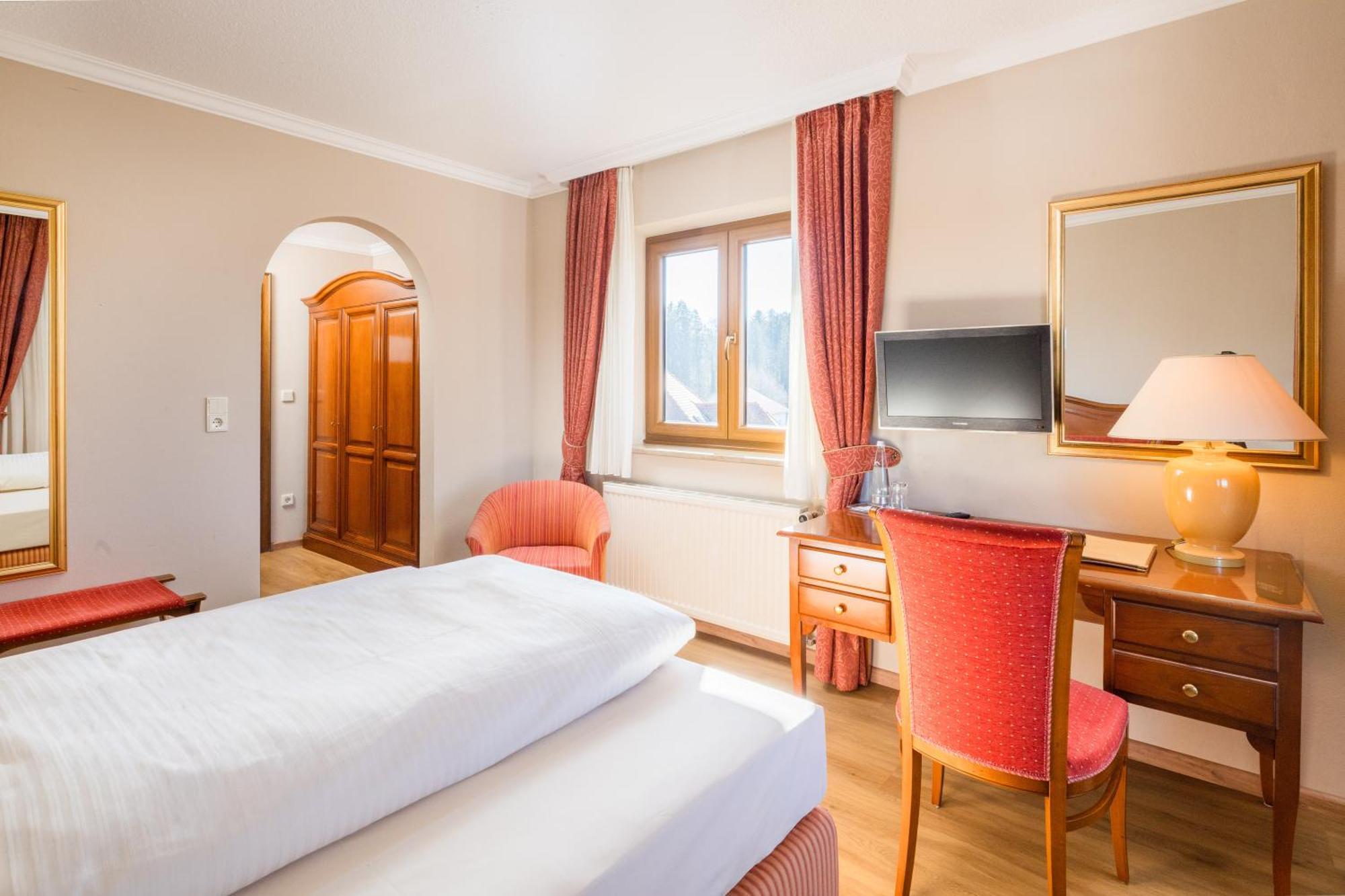 Hotel-Gasthof Huber Эберсберг Экстерьер фото