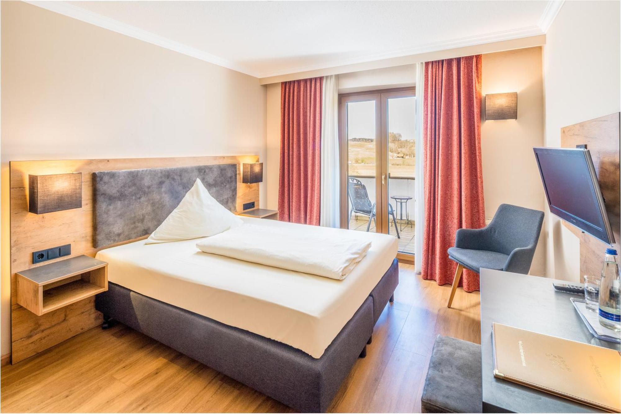 Hotel-Gasthof Huber Эберсберг Экстерьер фото