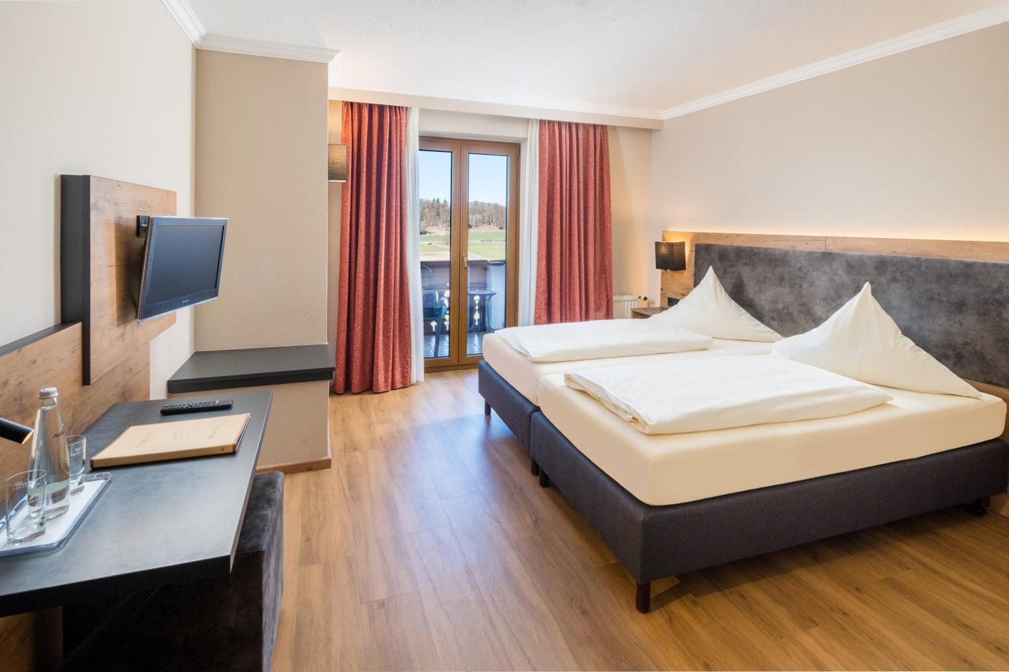 Hotel-Gasthof Huber Эберсберг Экстерьер фото