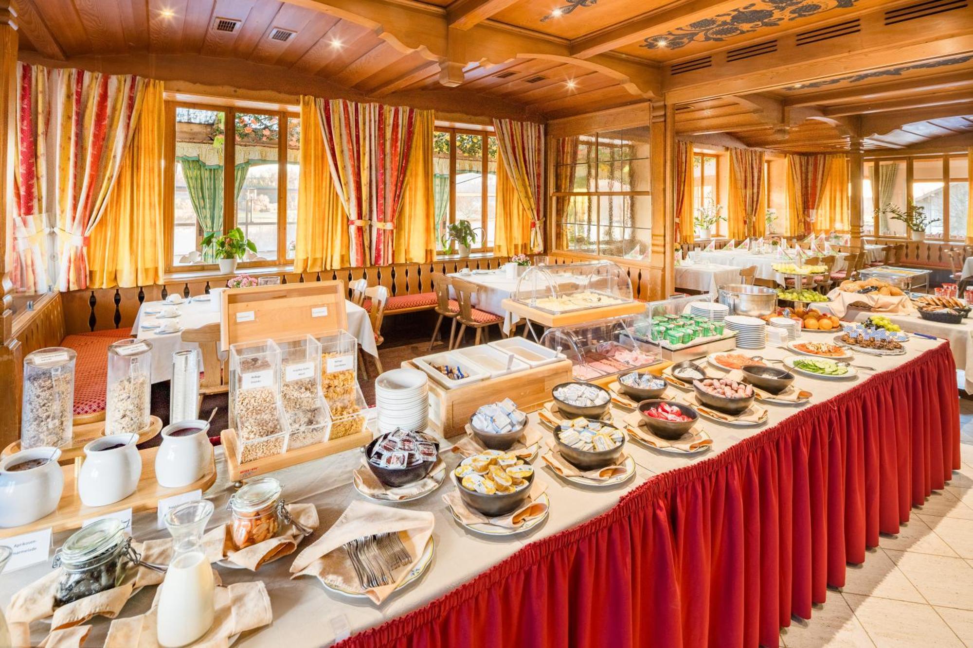 Hotel-Gasthof Huber Эберсберг Экстерьер фото